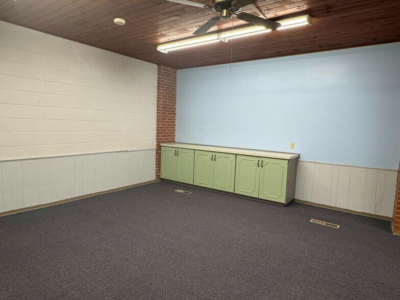 More Photos Of 1810 E Broadway Ave, Enid Flex For Lease