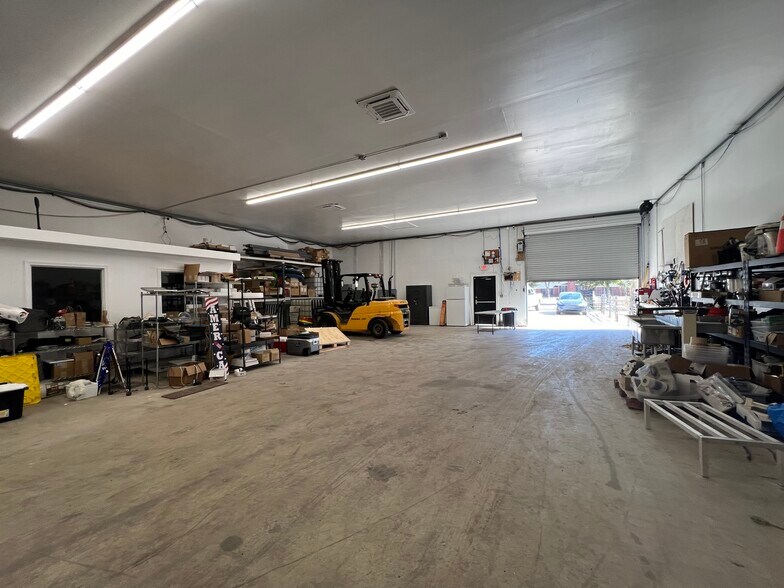 More Photos Of 426 Rose Garden Dr, McKinney Warehouse For Lease