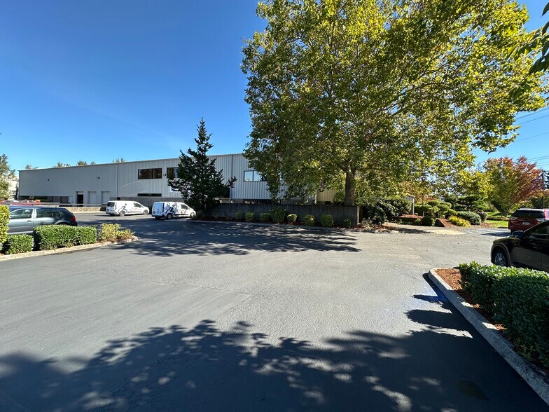 More Photos Of 11975 SW Herman Rd, Tualatin Light Distribution For Lease