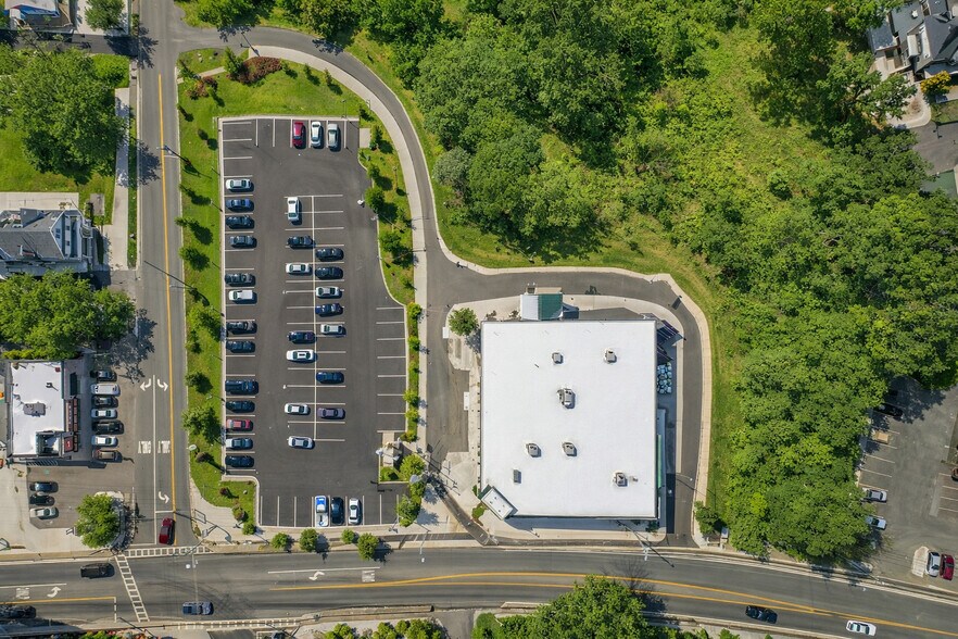 More Photos Of 17 Crystal Ave, Derry Drugstore For Lease