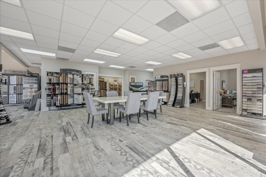 More Photos Of 310 E 17th St, Cheyenne Flex For Sale
