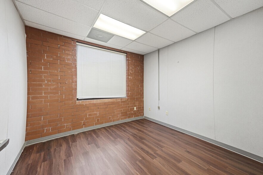 More Photos Of 10605 Southern Loop Blvd, Pineville Warehouse For Lease