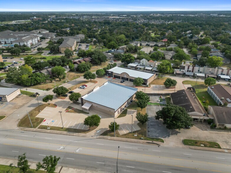 More Photos Of 2304 De Lee St, Bryan Medical For Lease