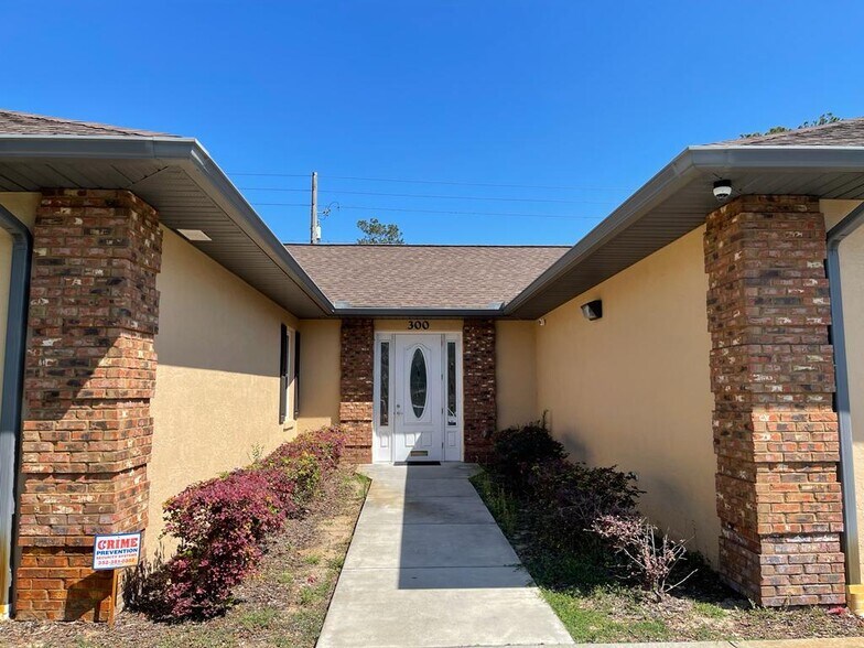 More Photos Of 2010 NE 14th St, Ocala Office For Lease