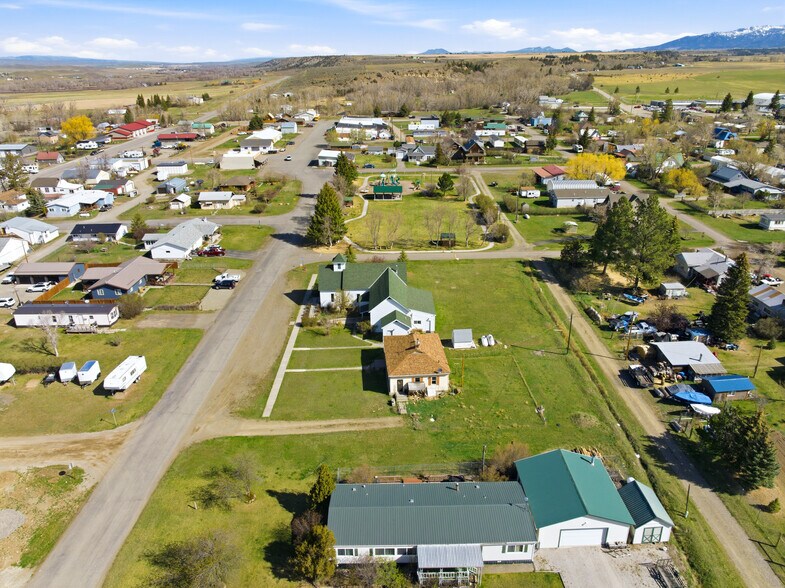 More Photos Of 210 Miles Ave, Clyde Park Specialty For Sale
