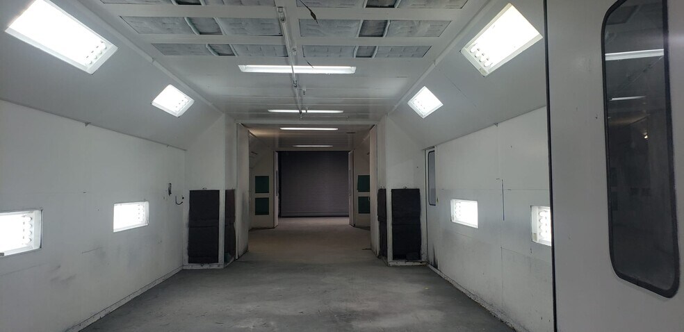 More Photos Of 17721 Sherman Way, Reseda Auto Repair For Sale