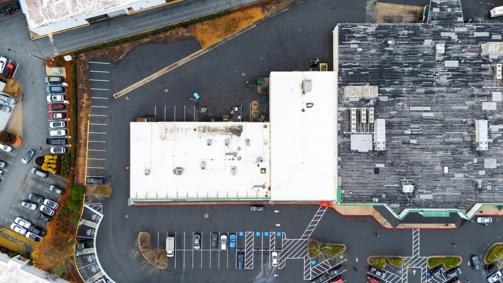 More Photos Of 7507 NE Roswell Rd, Atlanta Unknown For Lease