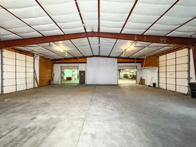 More Photos Of 100 Holiday Ln, Tonkawa Warehouse For Lease