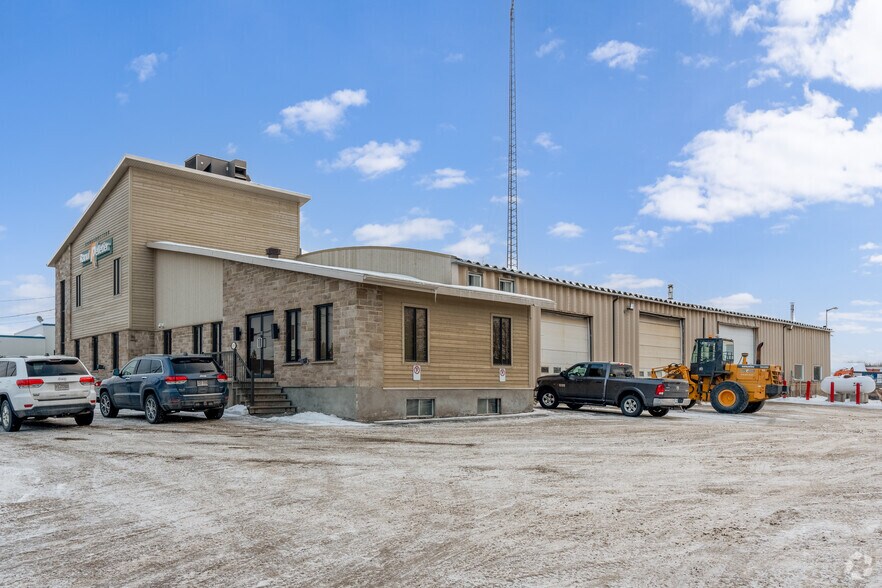 More Photos Of 3650 Boul Guillaume Couture, Lévis Warehouse For Sale