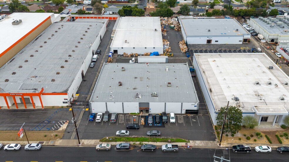 More Photos Of 7886 Deering Ave, Canoga Park Manufacturing For Lease
