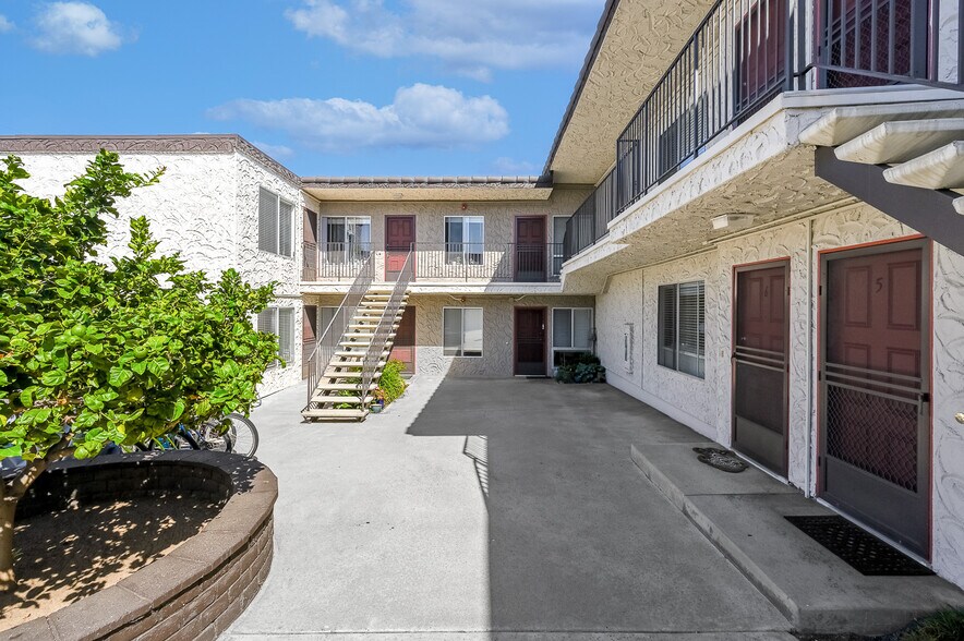 More Photos Of 4649 Voltaire St, San Diego Apartments For Sale