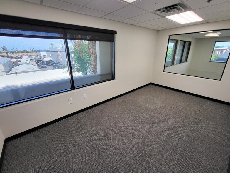 More Photos Of 3326 Ponderosa Way, Las Vegas Warehouse For Lease