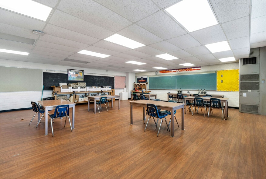 More Photos Of 4755 130th st, Hawthorne Schools For Lease