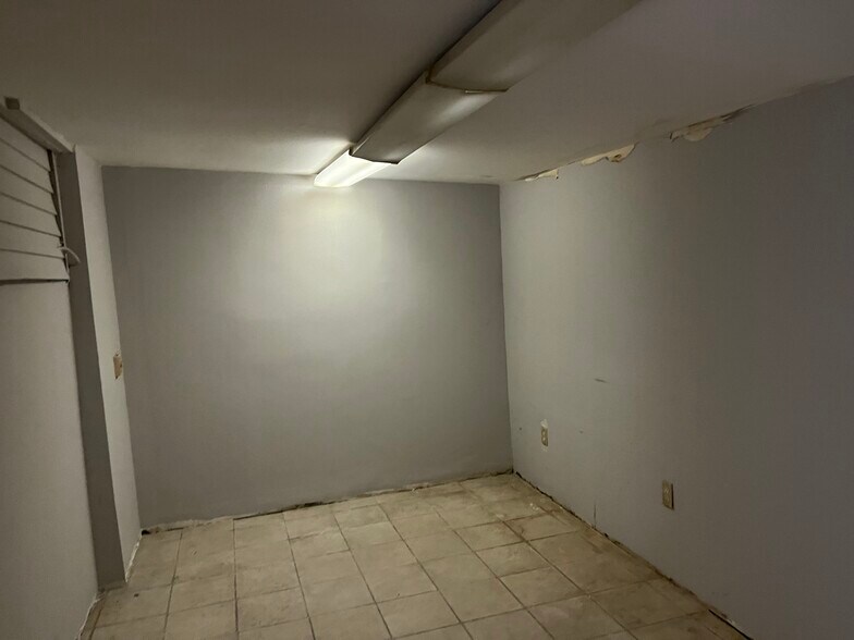 More Photos Of 9021 160th St, Jamaica Storefront Retail Office For Lease