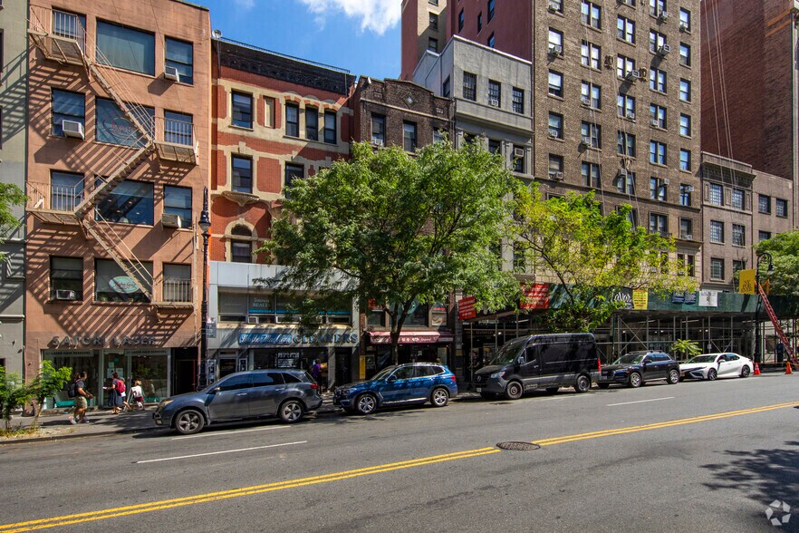 More Photos Of 121 W 72nd St, New York Apartments For Lease