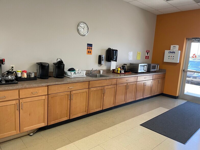 More Photos Of 9801 Georgia St, Crown Point Office For Lease