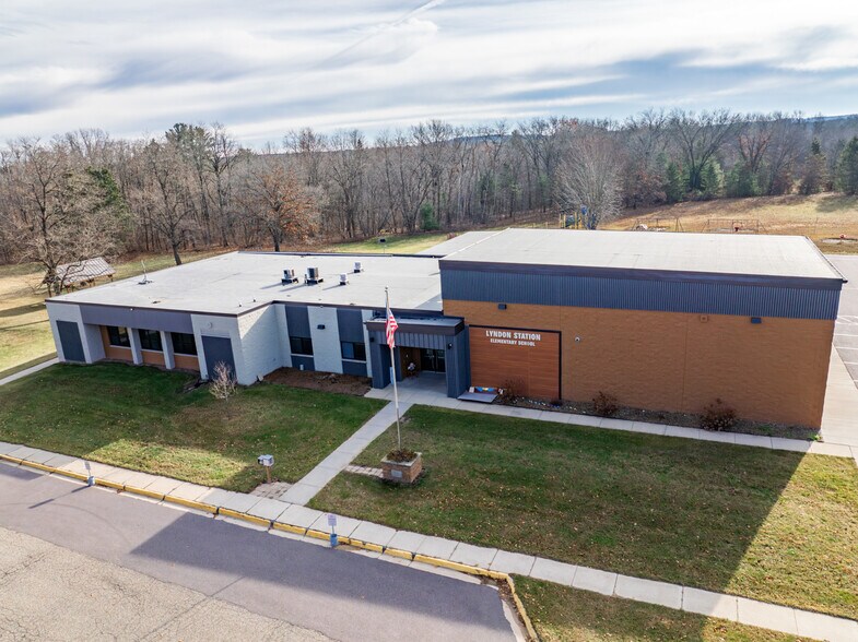 More Photos Of 201 Hoehn dr, Lyndon Station Specialty For Sale