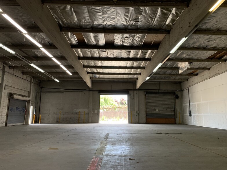 More Photos Of 2400 Filbert St, Oakland Warehouse For Lease