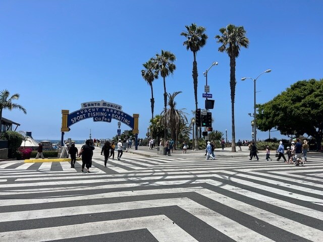 More Photos Of 1541-1551 Ocean Ave, Santa Monica Apartments For Lease