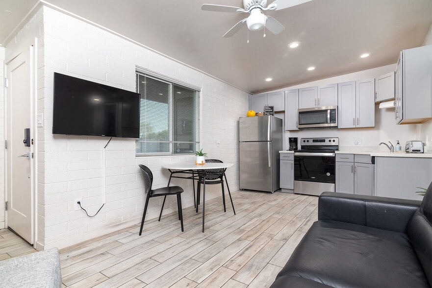 More Photos Of 914 S Kenwood Cir, Tempe Apartments For Sale