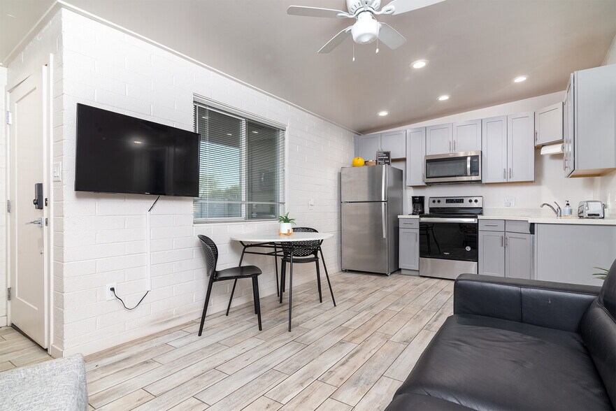More Photos Of 914 S Kenwood Cir, Tempe Apartments For Sale