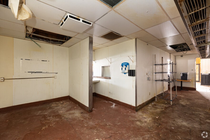 More Photos Of 3241 Horizon Dr, Springfield Restaurant For Sale