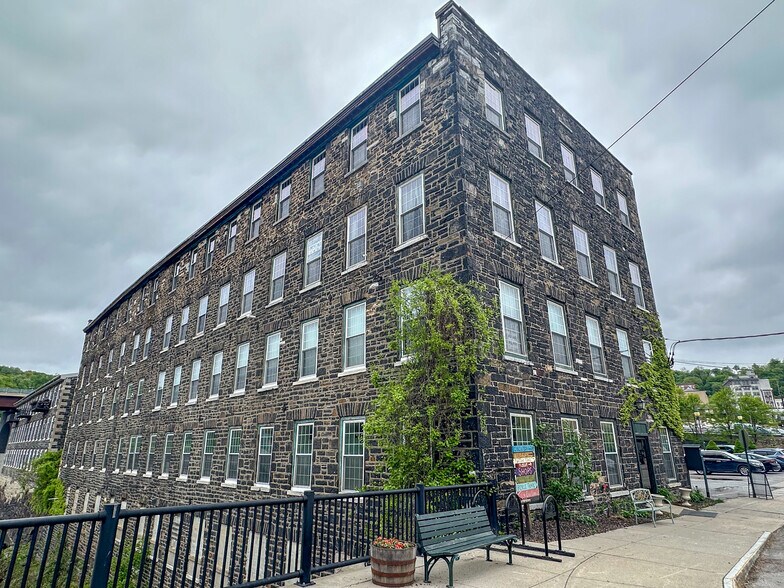 More Photos Of 410 Canal Pl, Little Falls Hotel For Lease