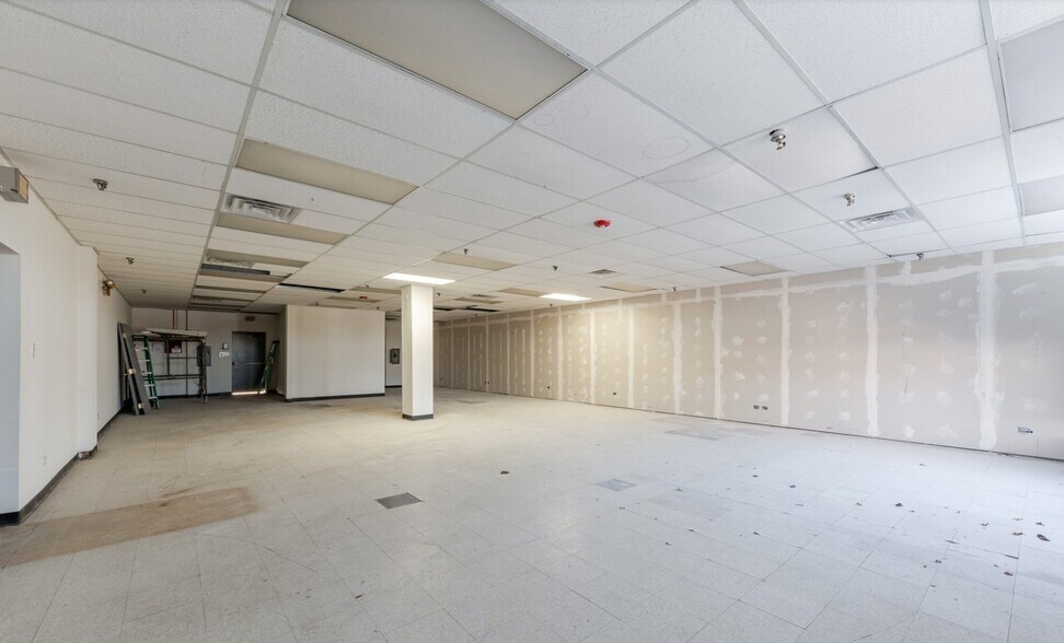 More Photos Of 2306-2332 Hassell Rd, Hoffman Estates Storefront For Sale