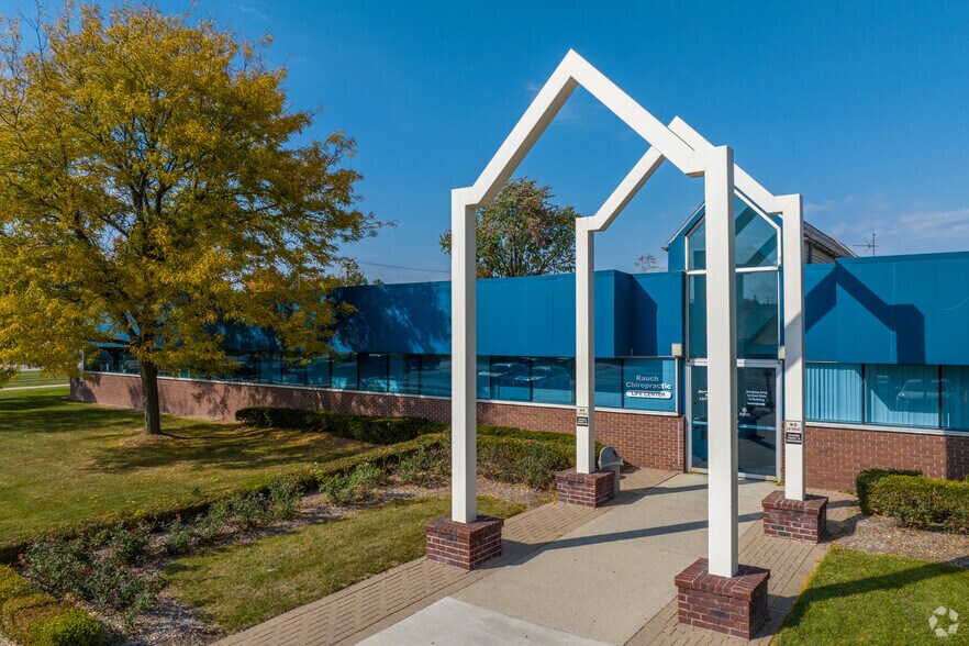 Primary Photo Of 37300 Dequindre Rd, Sterling Heights Medical For Lease