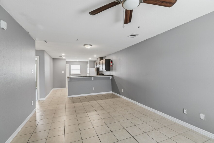 More Photos Of 1318 Avenue A, South Houston Apartments For Sale