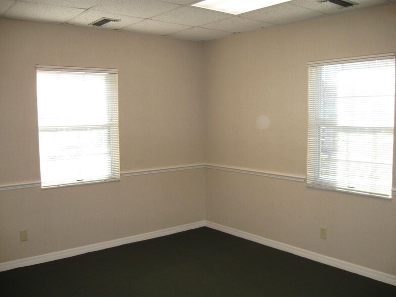 More Photos Of 1001 N Washington Blvd, Sarasota Office For Lease