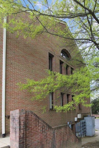 More Photos Of 9300-9306 Old Keene Mill Rd, Burke Loft Creative Space For Lease