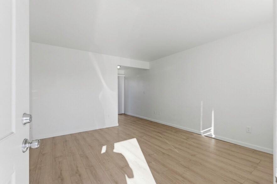 More Photos Of 330 Roberts Ln, Bakersfield Apartments For Sale