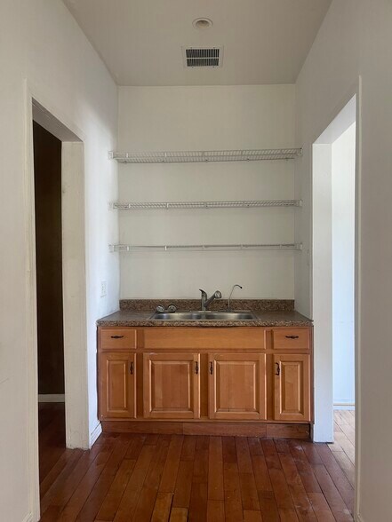 More Photos Of 7473 Melrose Ave, West Hollywood Storefront Retail Office For Lease