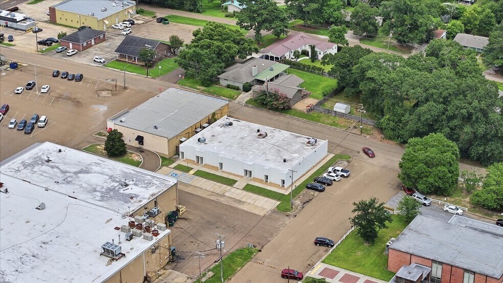 More Photos Of 211 Gay St, Mccomb Office For Lease