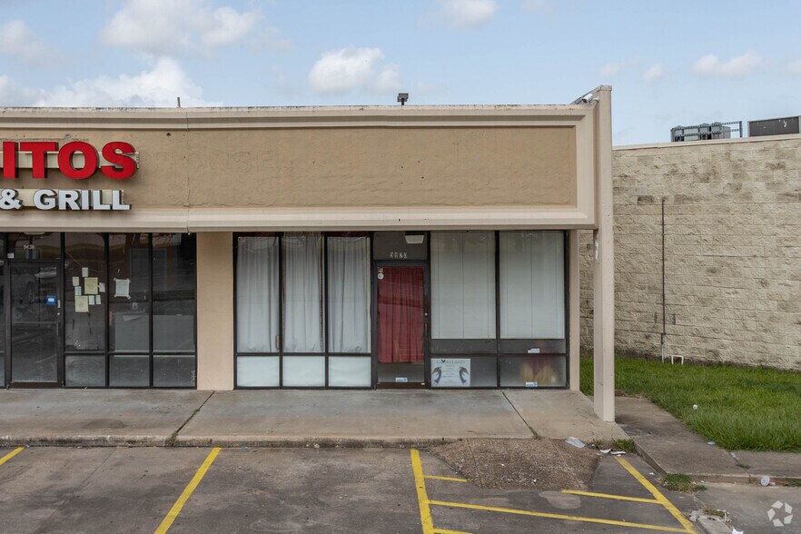 More Photos Of 9820-9930 Windmill Lakes, Houston General Retail For Sale