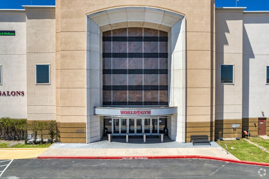 More Photos Of 10000 Emmett F Lowry Expy, Texas City Unknown For Lease