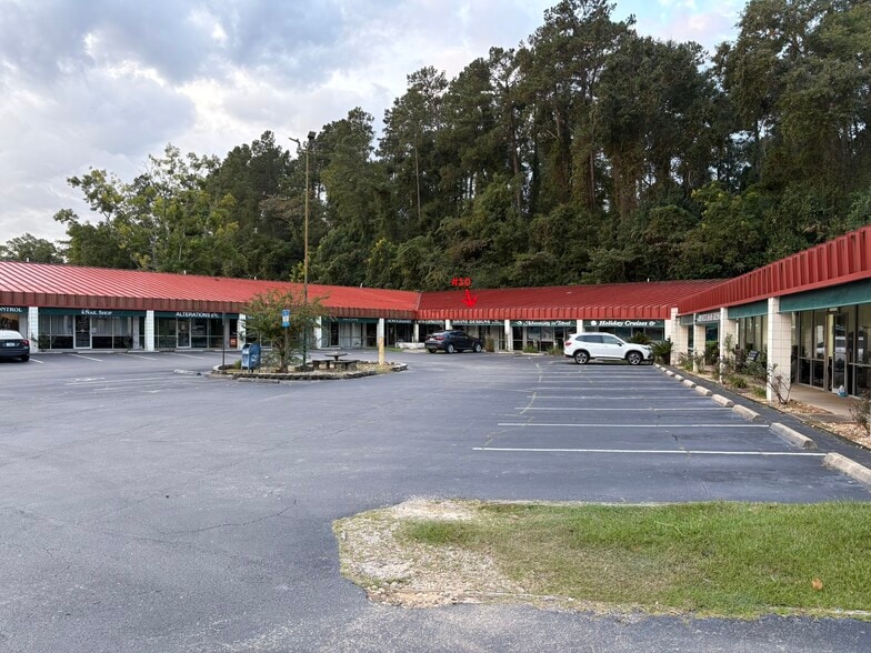 More Photos Of 2522 Capital Cir NE, Tallahassee General Retail For Sale