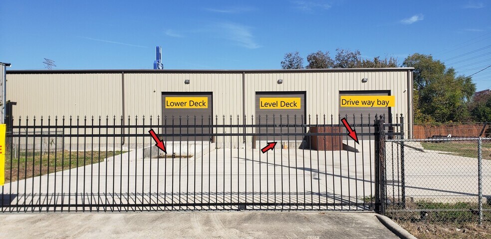 More Photos Of 15106 Chaplin St, Houston Warehouse For Lease