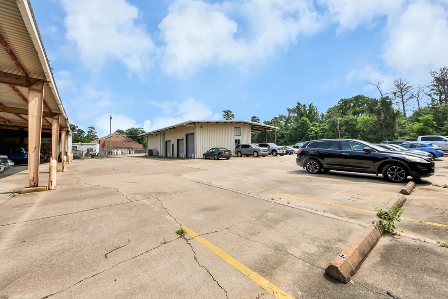 More Photos Of 10814 Woodedge Dr, Houston Warehouse For Sale