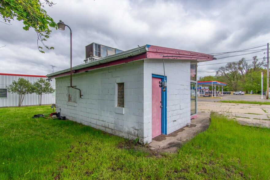 More Photos Of 70 W Carleton Rd, Hillsdale Convenience Store For Sale