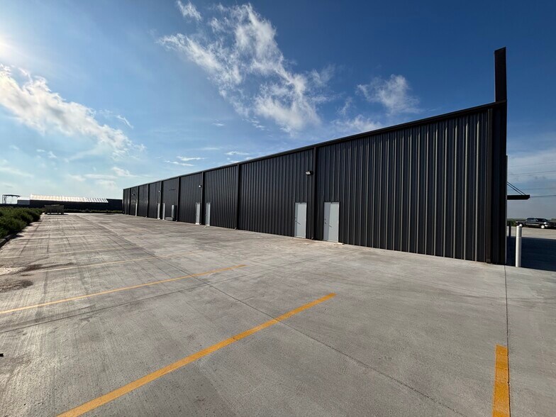 More Photos Of 4726 Woodrow Rd, Lubbock Storefront For Lease