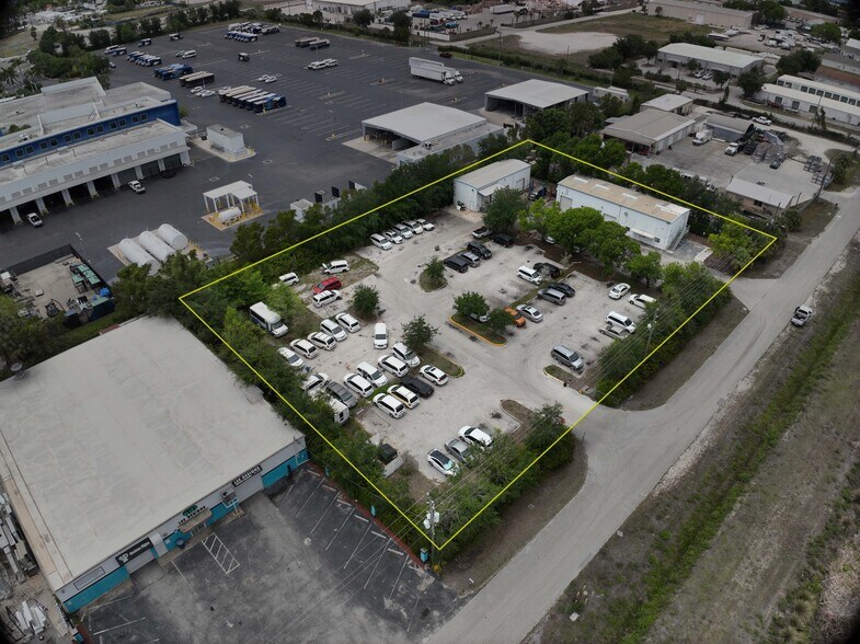 More Photos Of 3252 Palm Ave, Fort Myers Service For Lease
