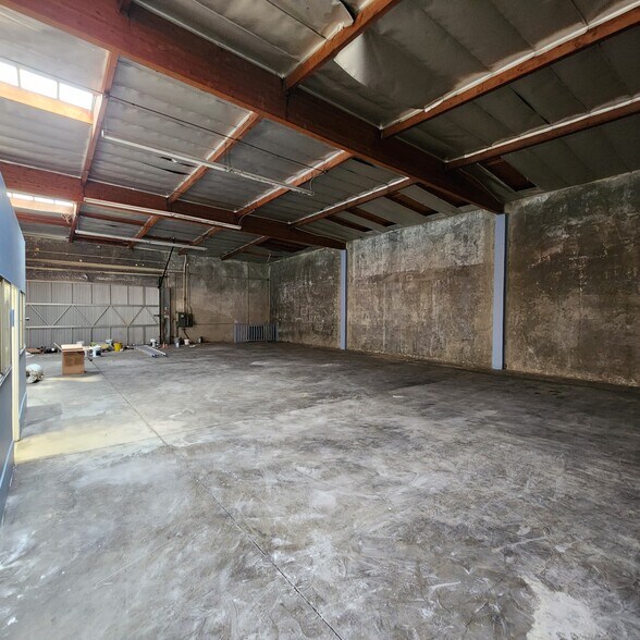 More Photos Of 555 S Isis Ave, Inglewood Warehouse For Lease