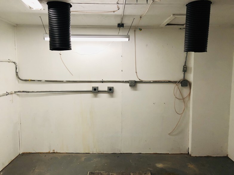 More Photos Of 120-122 W Broadway St, New Lexington Office For Lease