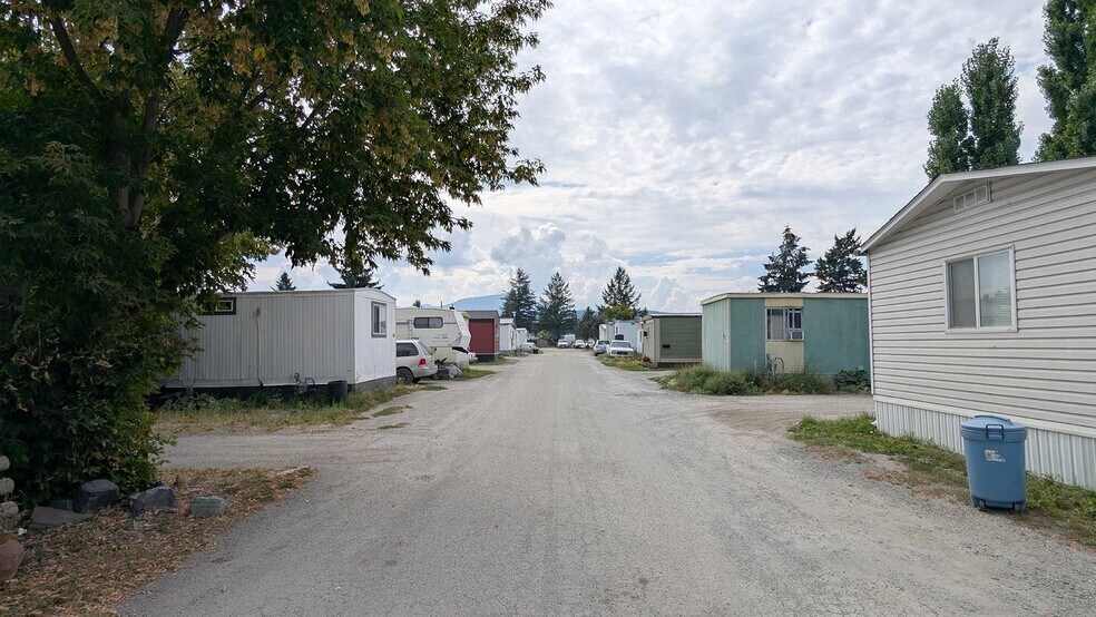 More Photos Of 2025 N 10th St, Cranbrook Manufactured Housing Mobile Home Park For Sale