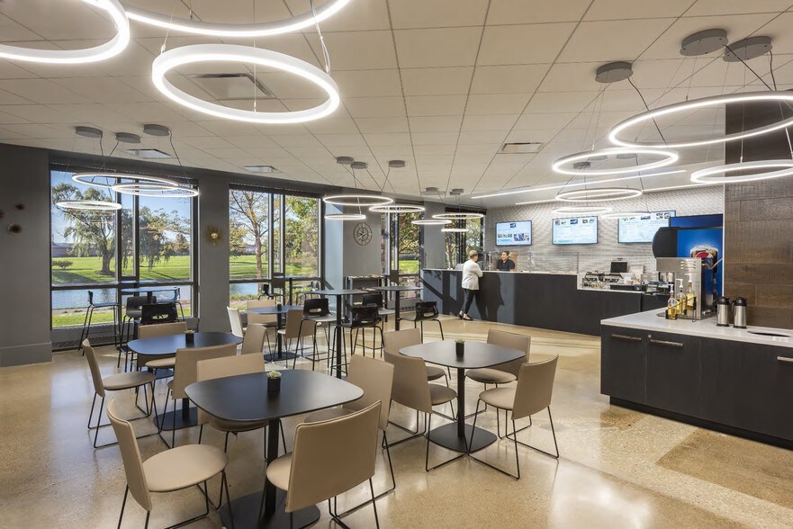 More Photos Of 2 Pierce Pl, Itasca Office For Lease