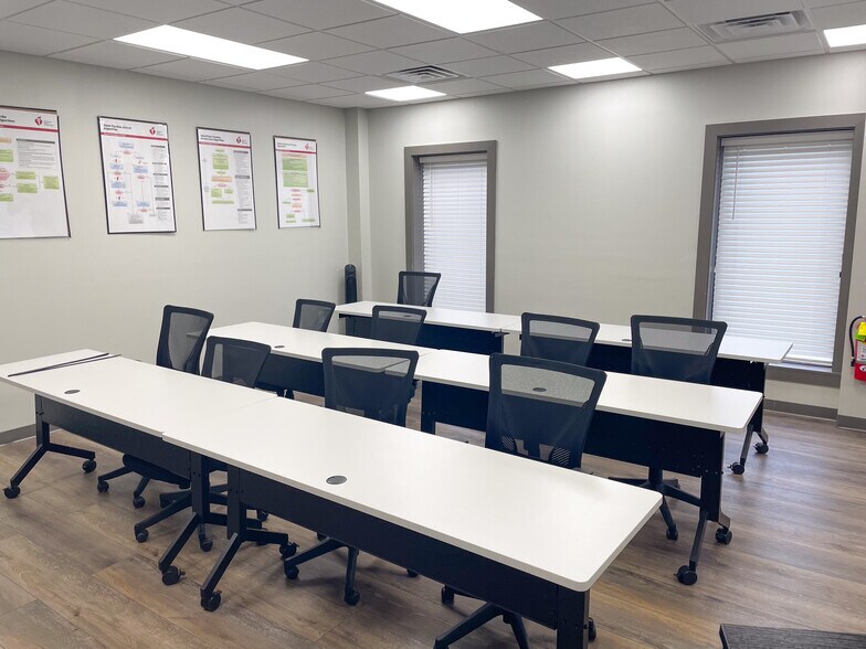 More Photos Of 4525 Schillinger Rd N, Semmes Service For Lease