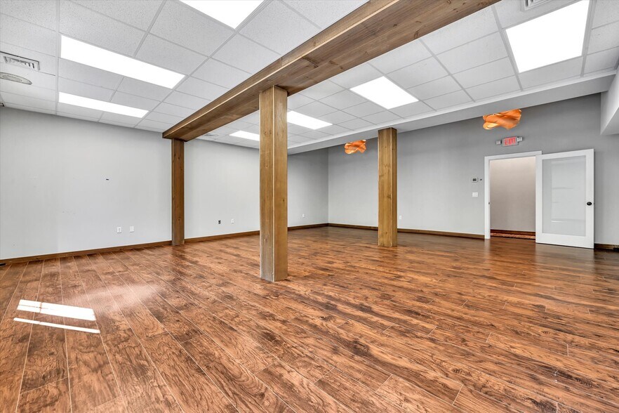 More Photos Of 1400 Maple St, Pottstown Light Distribution For Lease