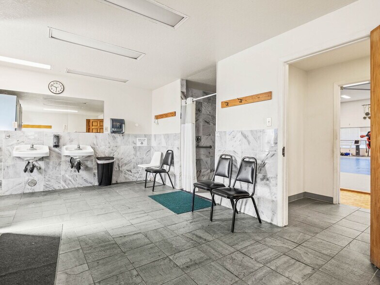 More Photos Of 11702 NE Halsey St, Portland Freestanding For Sale